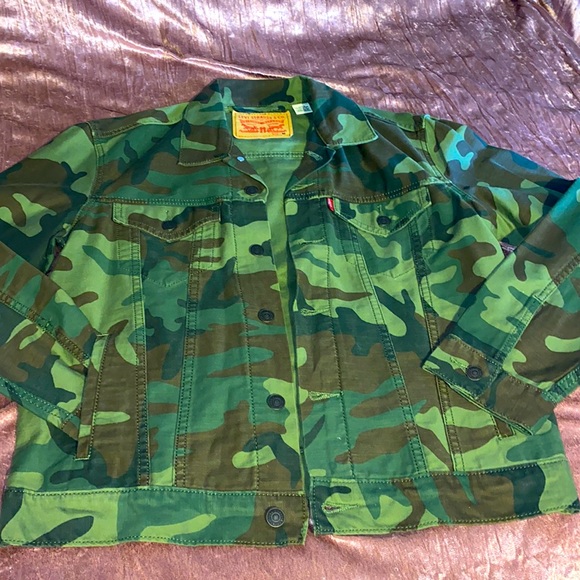 Camouflage Boyfriend Levis Jacket